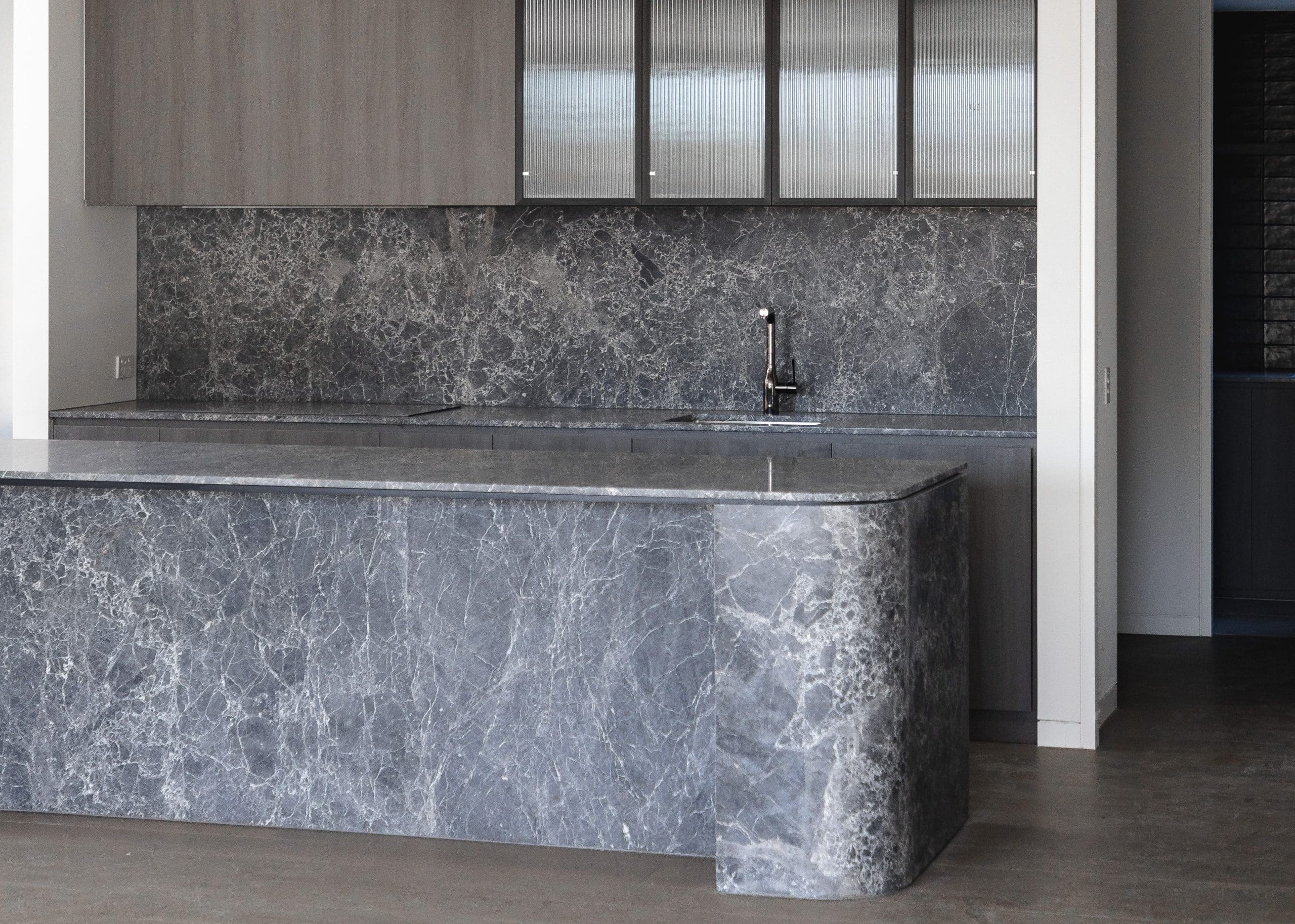 luna stone benchtop dark