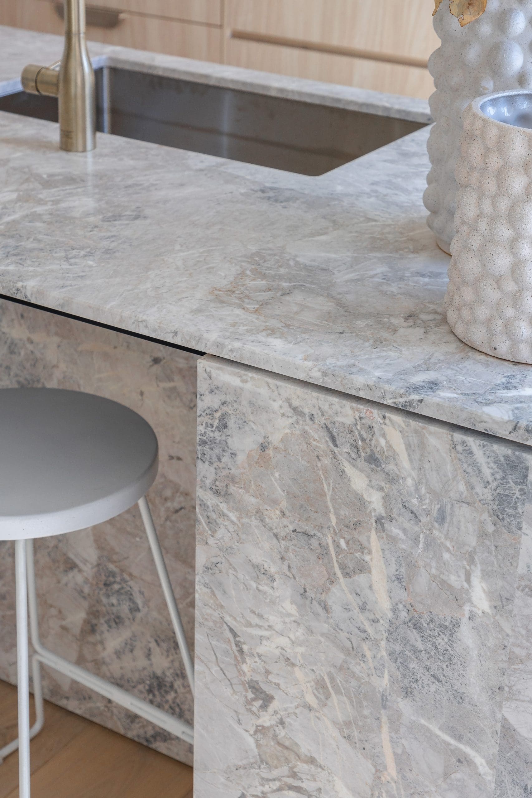 sole-male-street-white-benchtop-msm-stone sole male street white benchtop msm stone